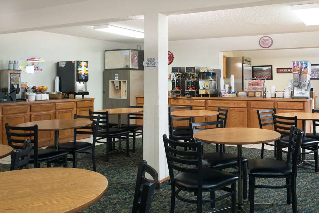מלון Super 8 By Wyndham Lincoln North מתקנים תמונה