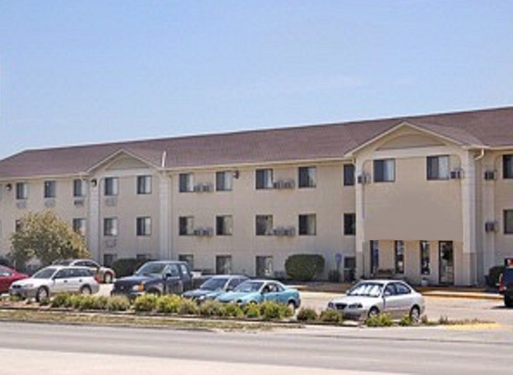 מלון Super 8 By Wyndham Lincoln North מראה חיצוני תמונה